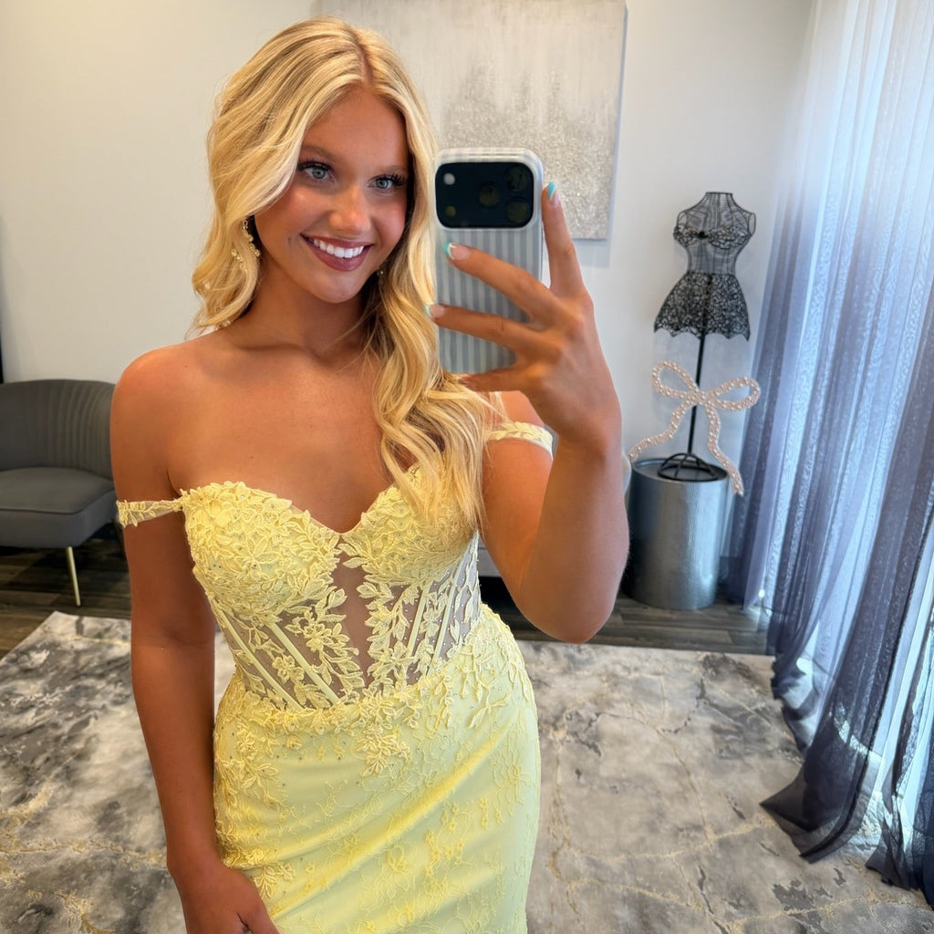 JoycesTPR Amarra 88930 Light Yellow Prom Close Up 